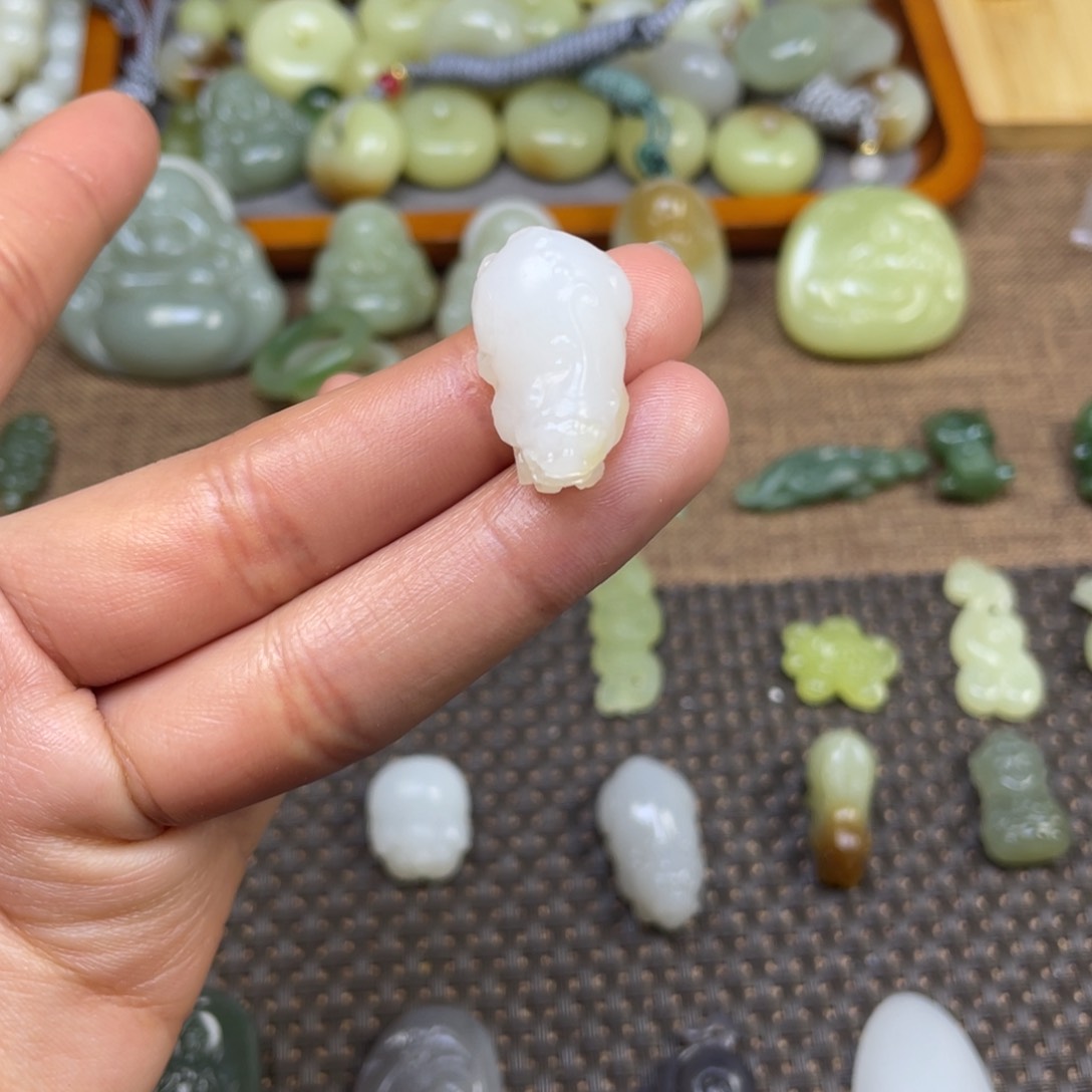 和田玉颈饰未镶嵌