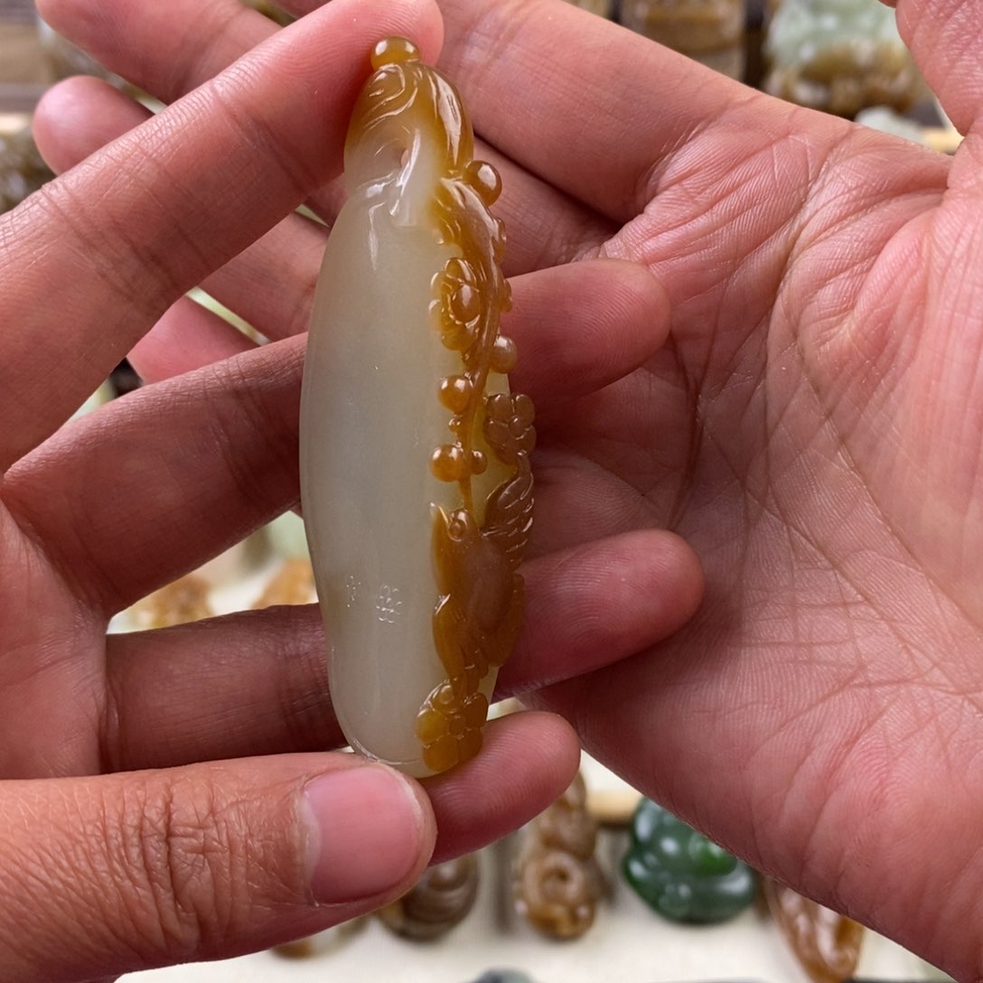 和田玉颈饰未镶嵌物***流