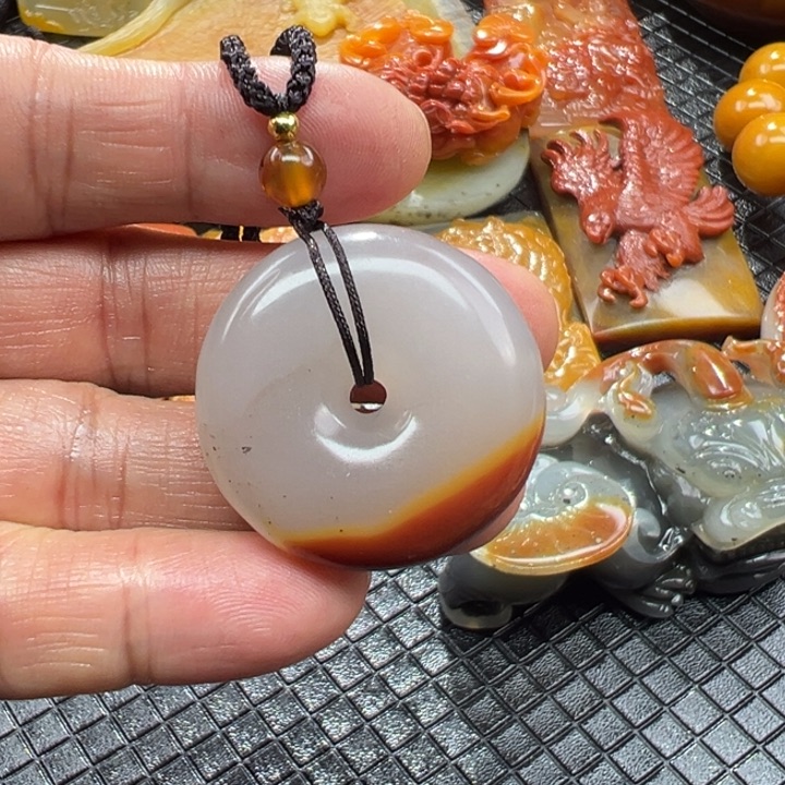 石英质玉（黄龙玉）颈饰未镶嵌
