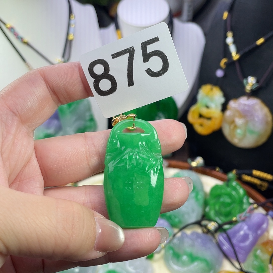 翡翠未镶嵌吊坠(赠链)