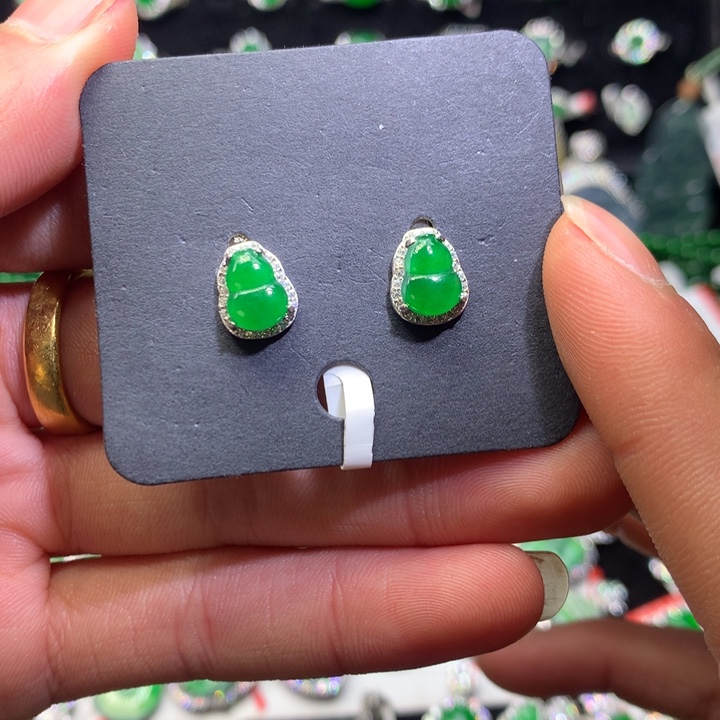 【闪购商品】翡翠颈饰银S925镶嵌葫芦耳钉