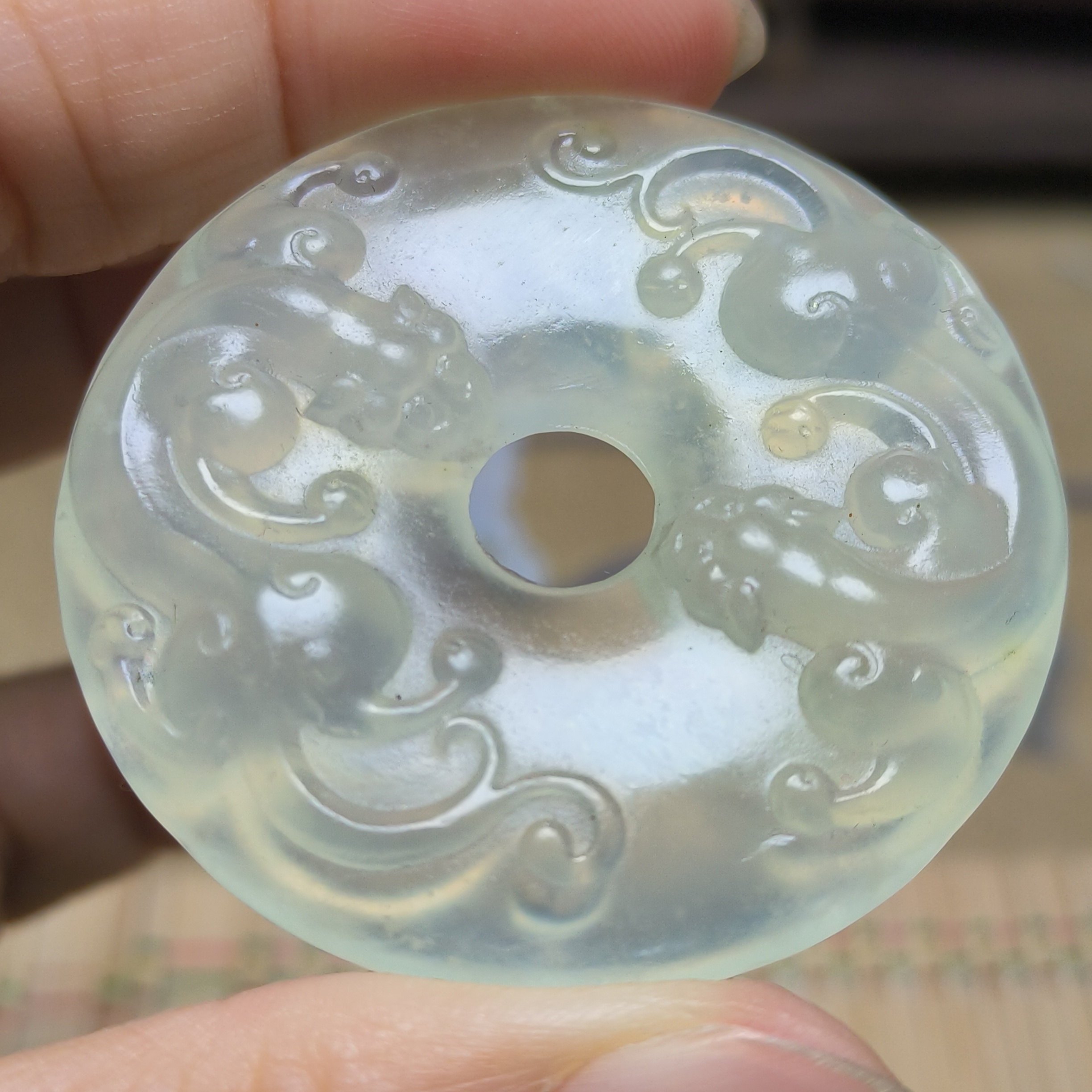 天然岫玉精品高冰双面雕刻貔貅抱球平安扣吊坠（多样性发其一）