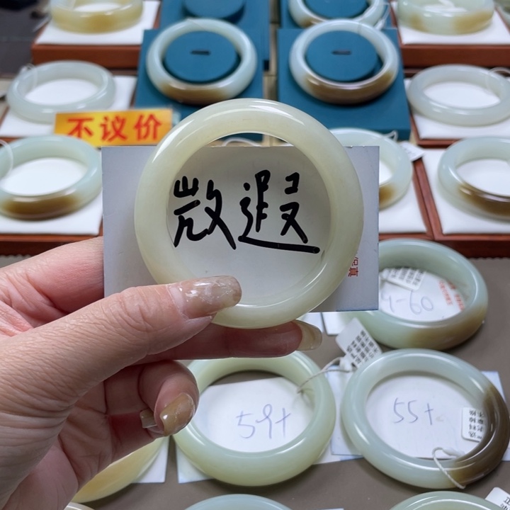 和田玉手镯未镶嵌