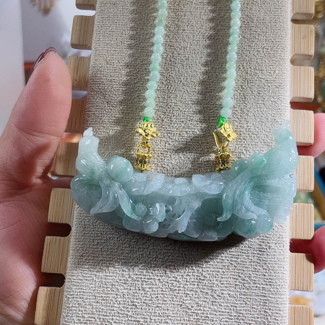 翡翠颈饰未镶嵌@*静翡翠冰弯弯