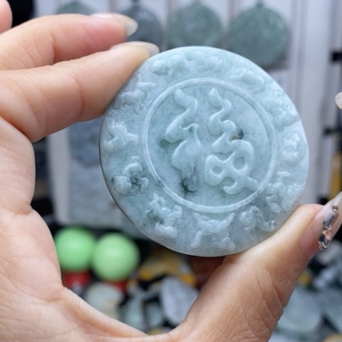 翡翠颈饰未镶嵌翡翠