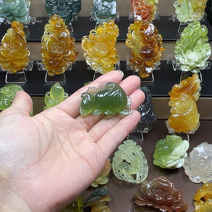 从***.蛇纹石玉未镶嵌颈饰