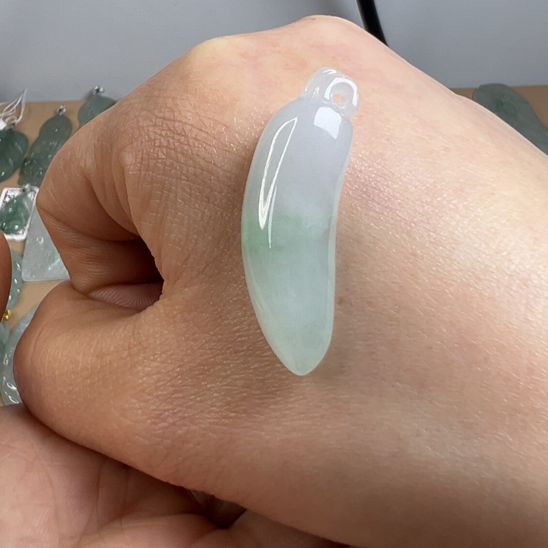 翡翠颈饰未镶嵌福瓜吊坠