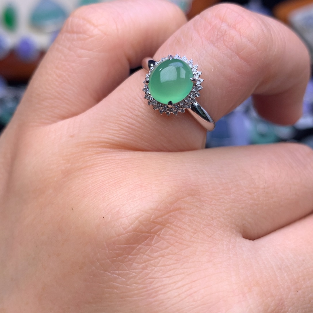 翡翠戒指18K金镶嵌蛋面戒指