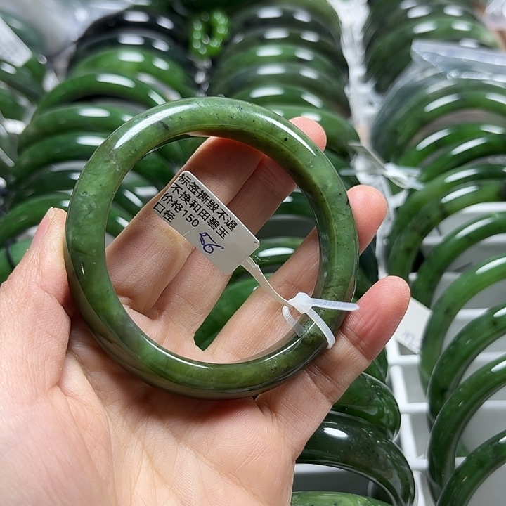 和田玉（碧玉）未镶嵌手镯正圈56有瑕