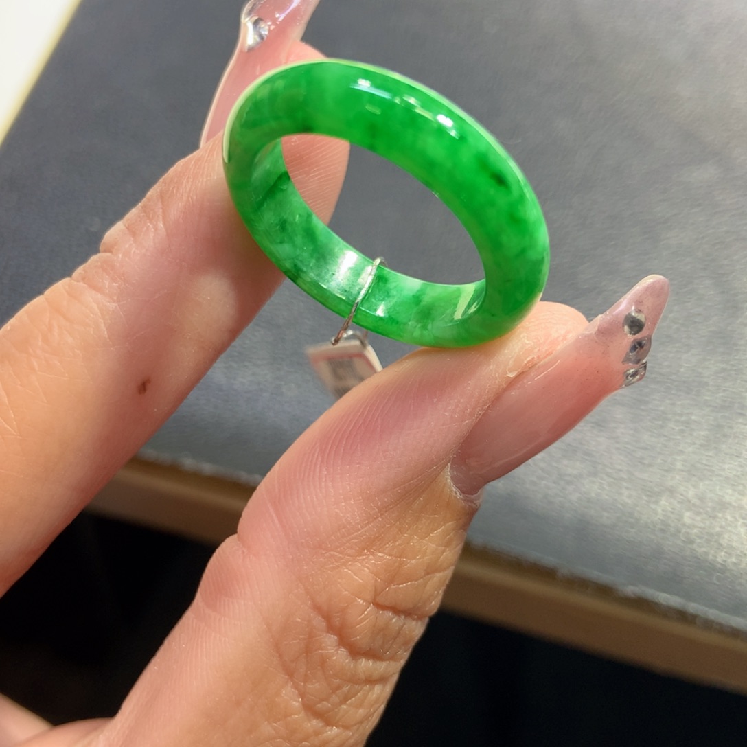 翡翠戒指未镶嵌翡翠