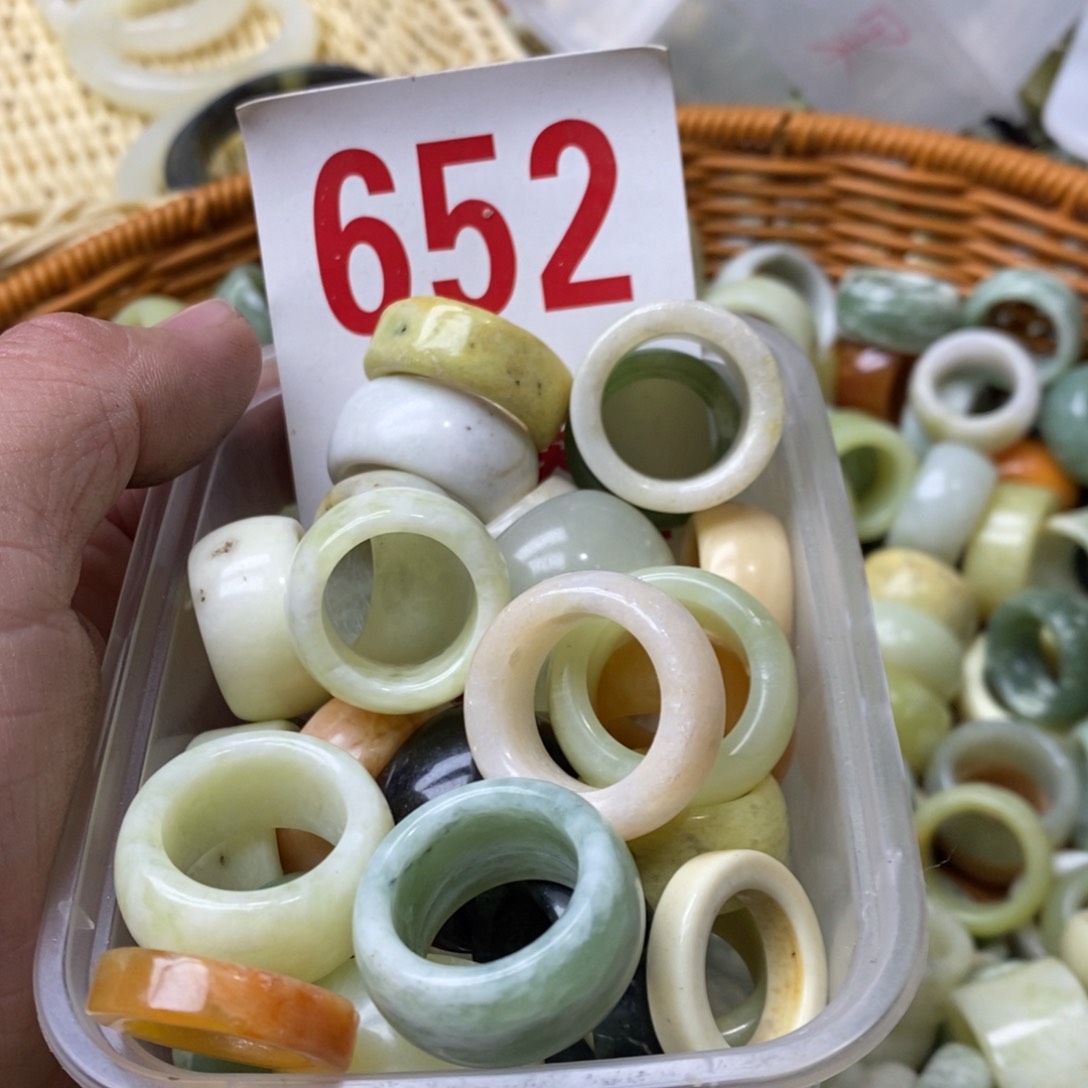 蛇纹石玉挂坠未镶嵌