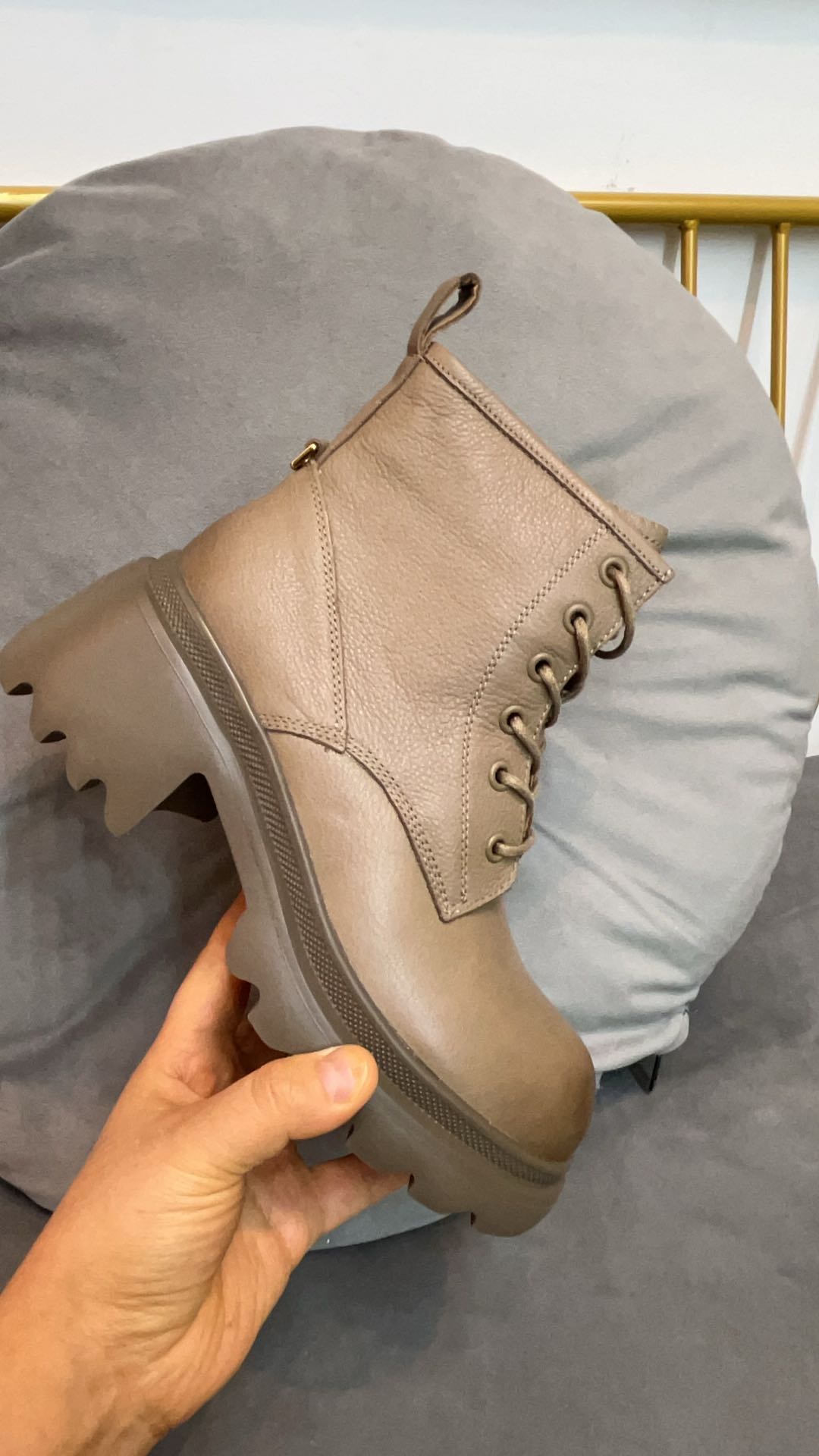 修面皮休闲圆头女链条冬季马丁靴靴子棕色复古系带