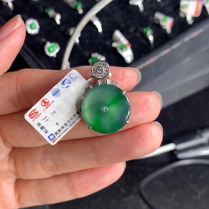 【闪购商品】翡翠吊坠(不含链)银S925镶嵌天然翡翠