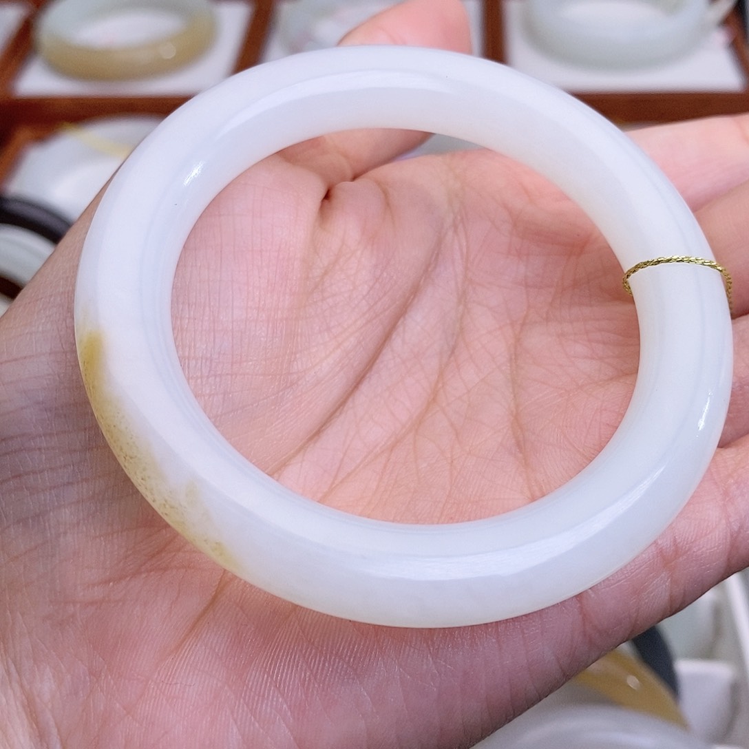 和田玉手镯未镶嵌51