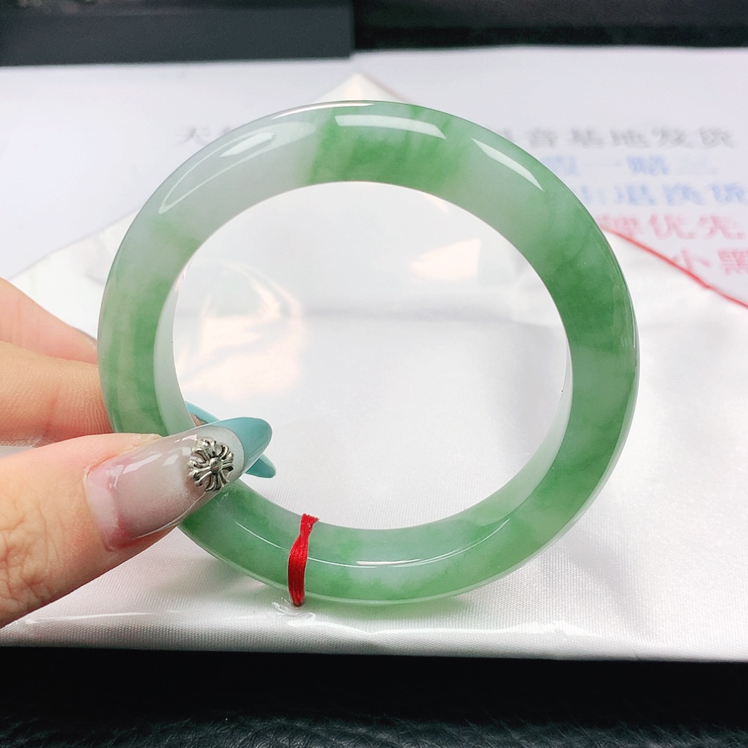 翡翠手镯未镶嵌翡翠54.5飘绿正圈