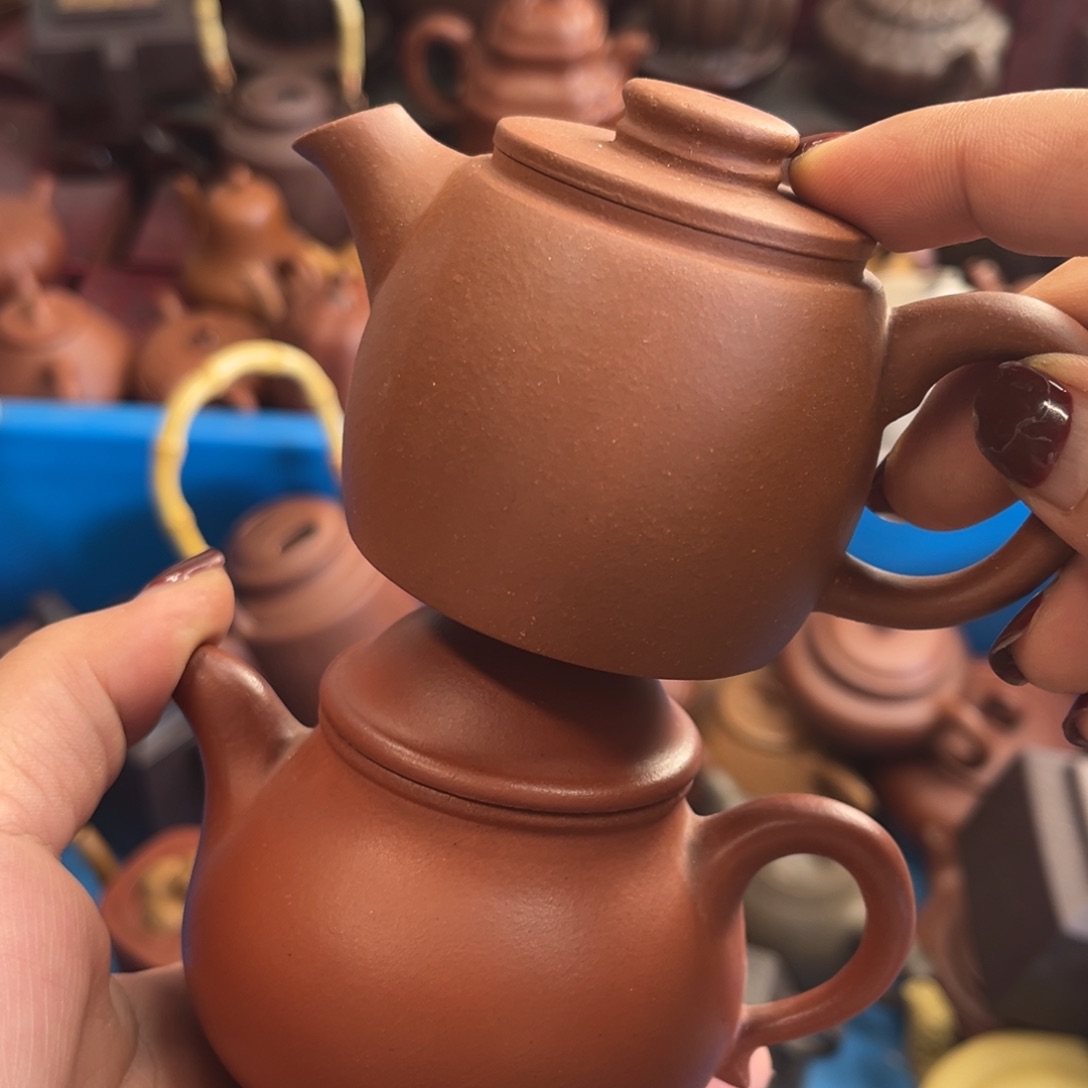 大***方紫砂茶壶。紫砂……………………