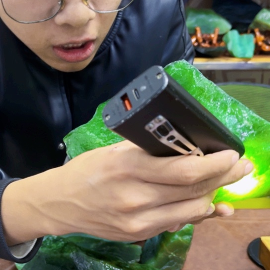 未镶嵌蛇纹石玉原石?****y