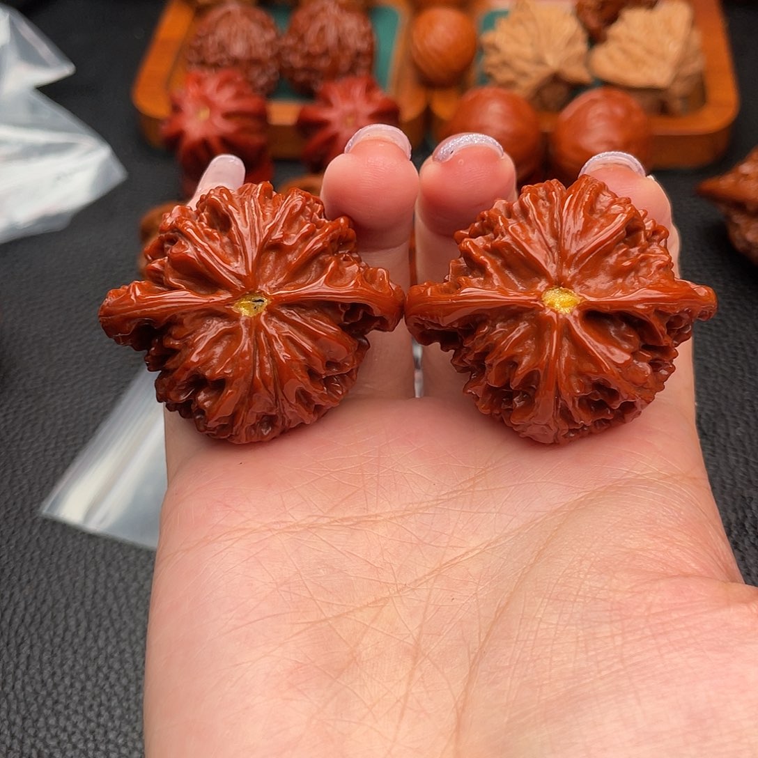 悠***然把件文玩核桃磕碰