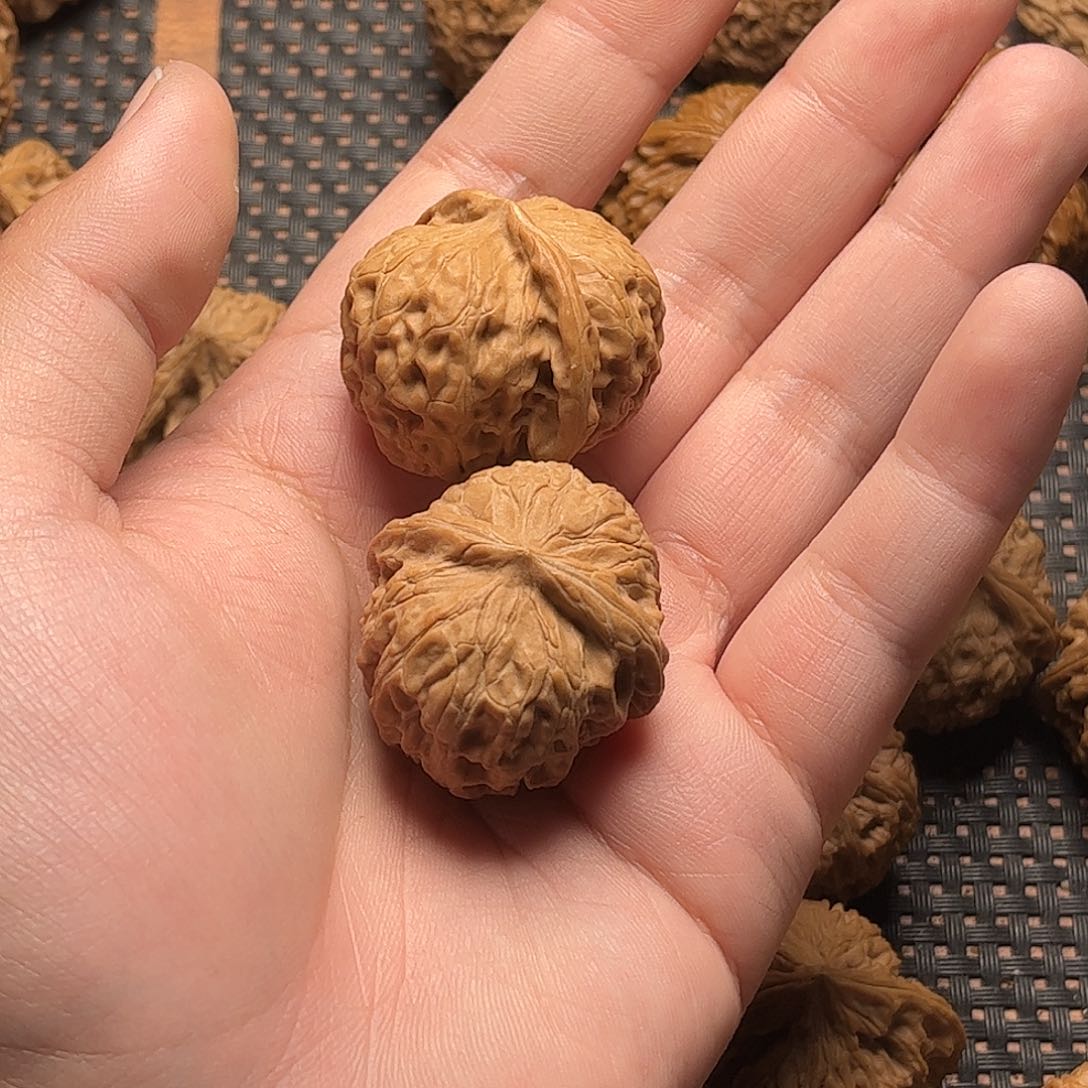 文玩核桃把件年***比金锭