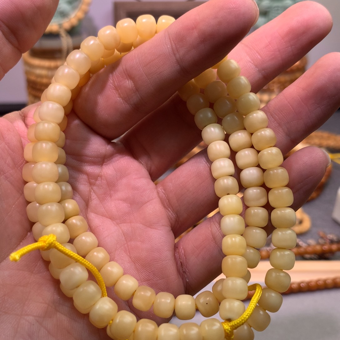 星月菩提吊坠7×6蛋黄脖挂玉化料