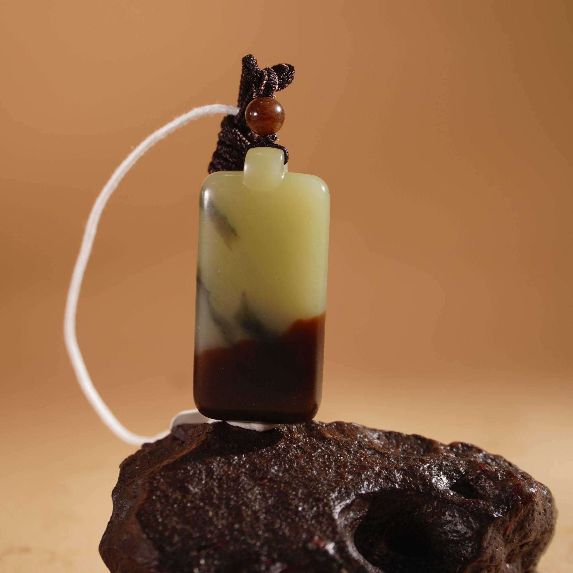 HT130087和田玉无事牌吊坠