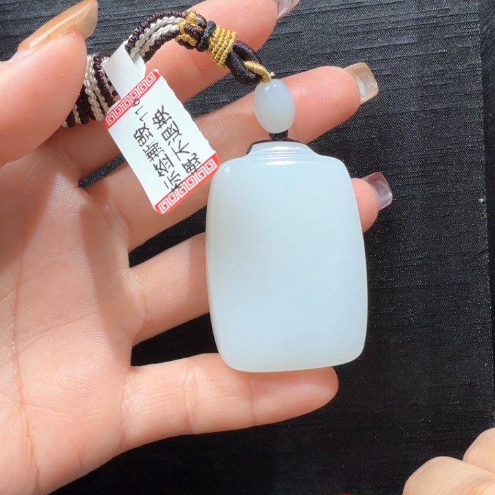 颈饰未镶嵌和田玉黑****?