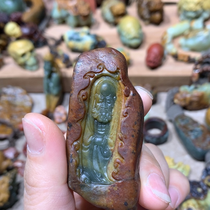 未镶嵌岫岩河磨玉（透闪石质玉）把件