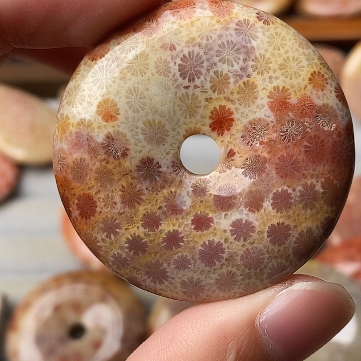 米***丝硅化玉未镶嵌颈饰