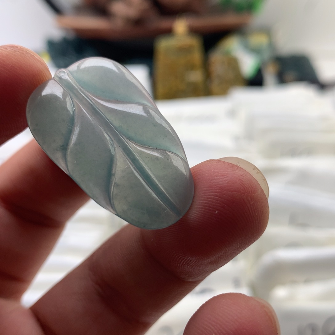 颈饰未镶嵌翡翠叶子