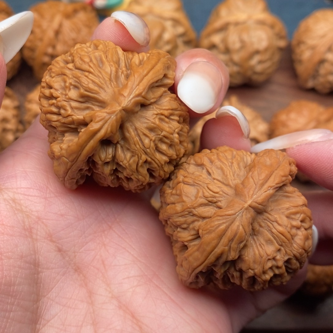 文玩核桃把件全品粗棱逐鹿南疆40