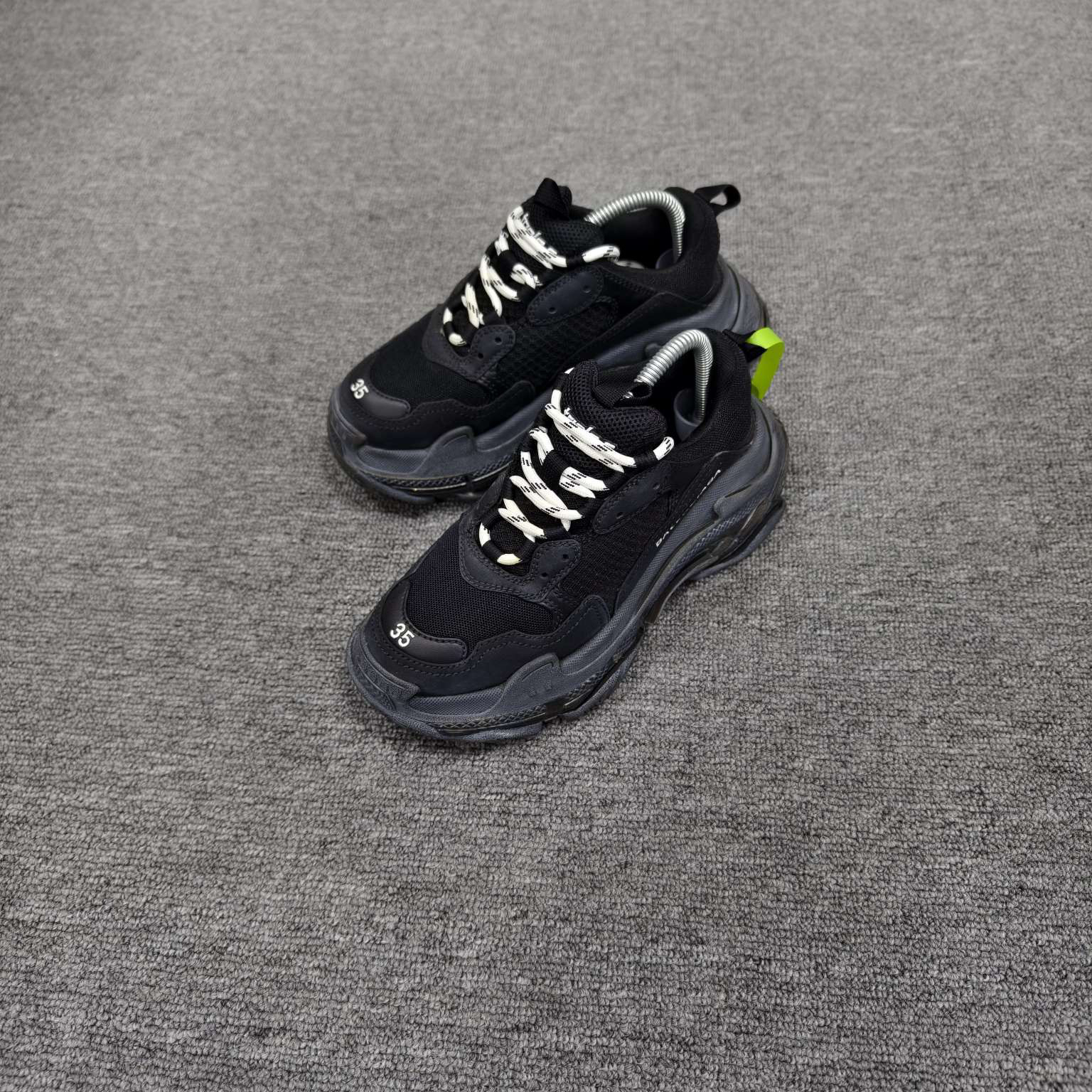 95新 Balenciaga/巴黎世家 Triple S 黑色做旧老爹鞋 35码/96新