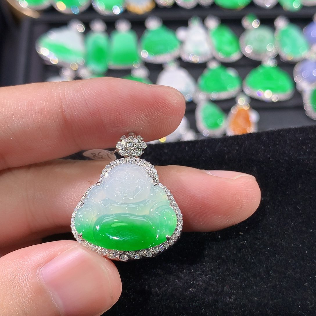 翡翠18K金镶嵌颈饰