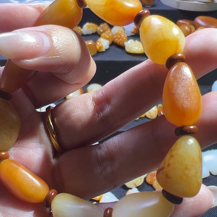 昊***子和田玉未镶嵌颈饰