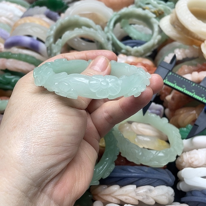 未镶嵌手镯石英岩玉