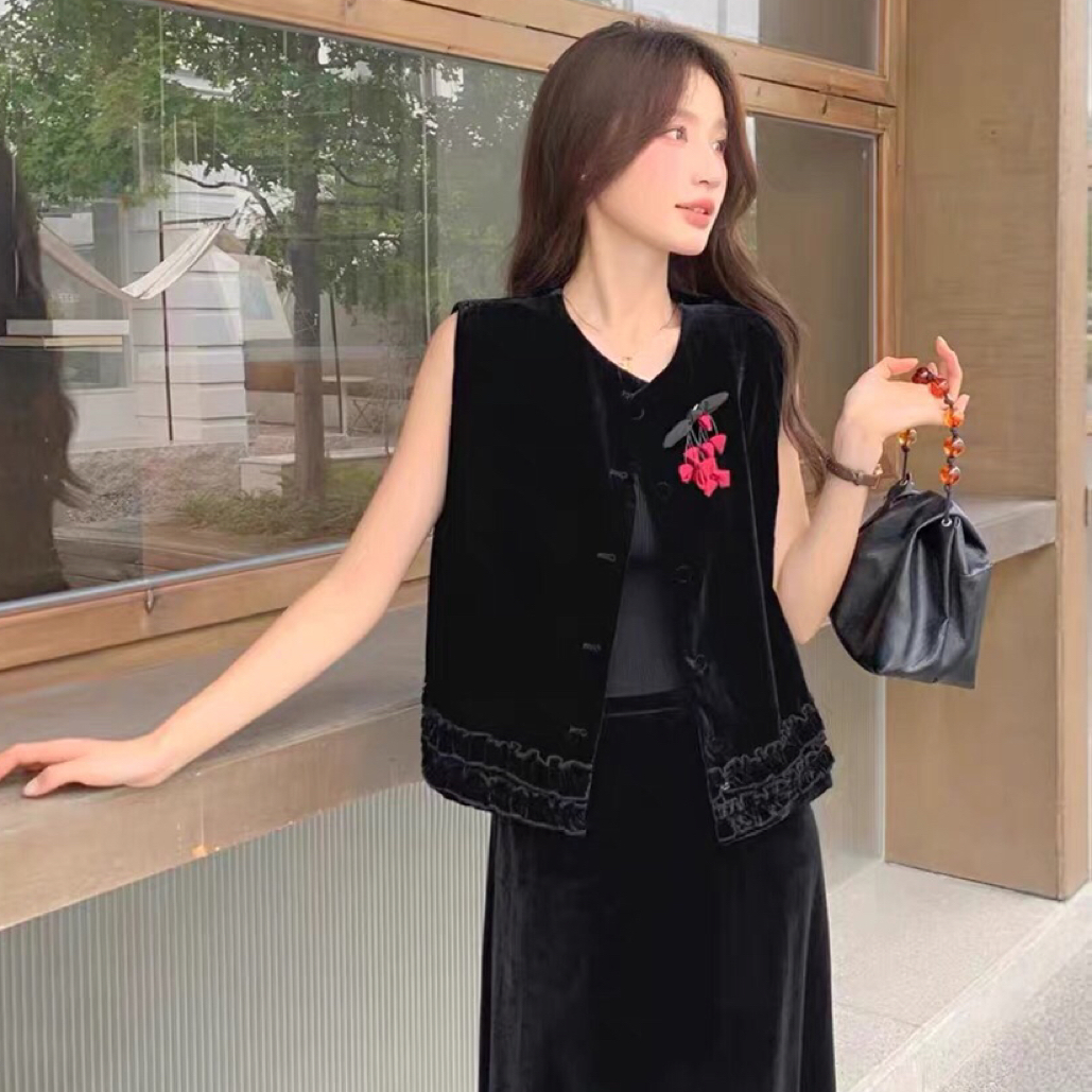 新中式国风高级感金丝绒马甲背心女秋装新款圆领包边胸花无袖上衣