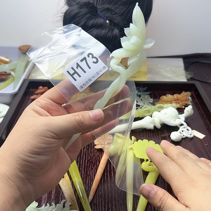 蛇纹石玉发饰合金李