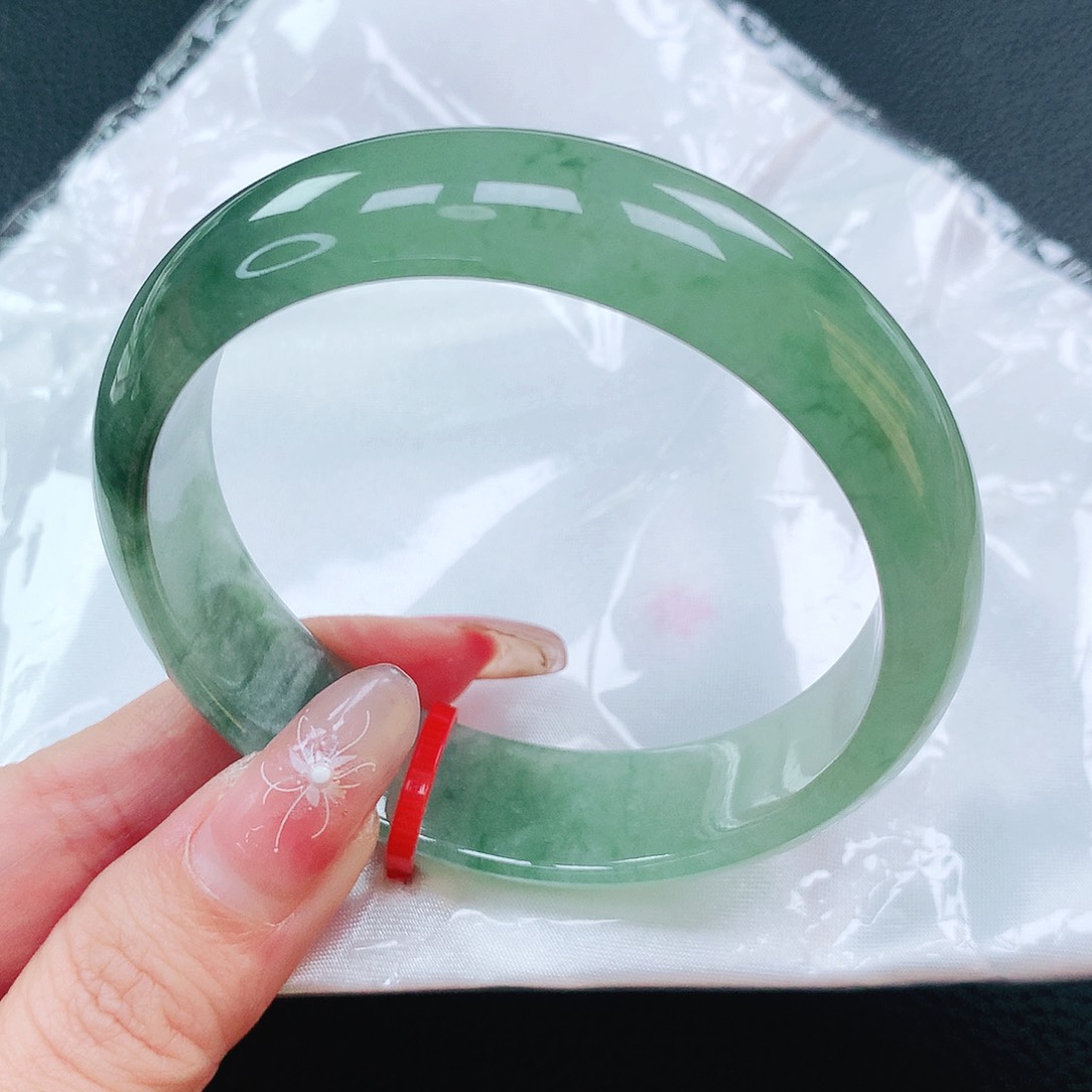 翡翠手镯未镶嵌57圈