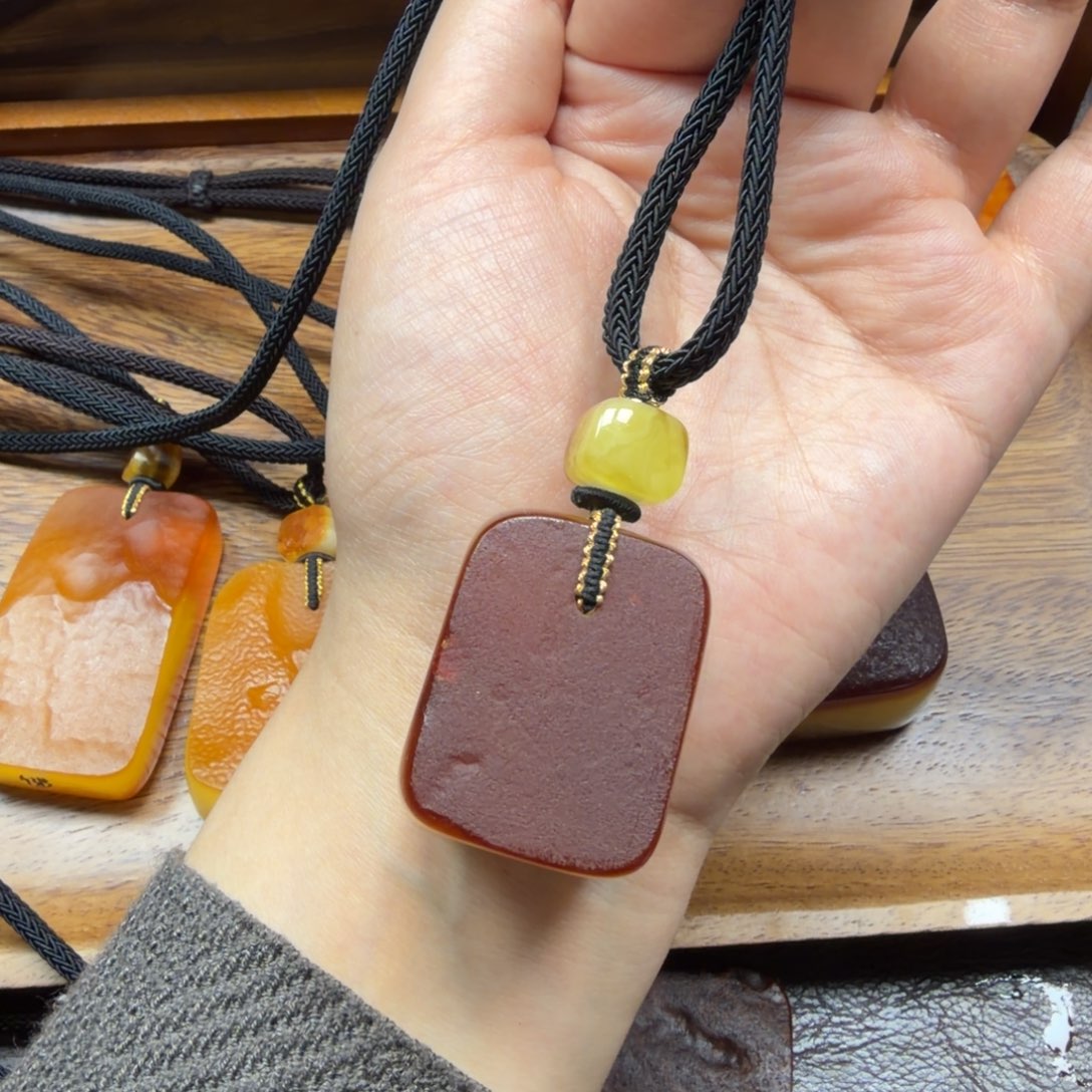 琥珀未镶嵌吊坠(赠链)