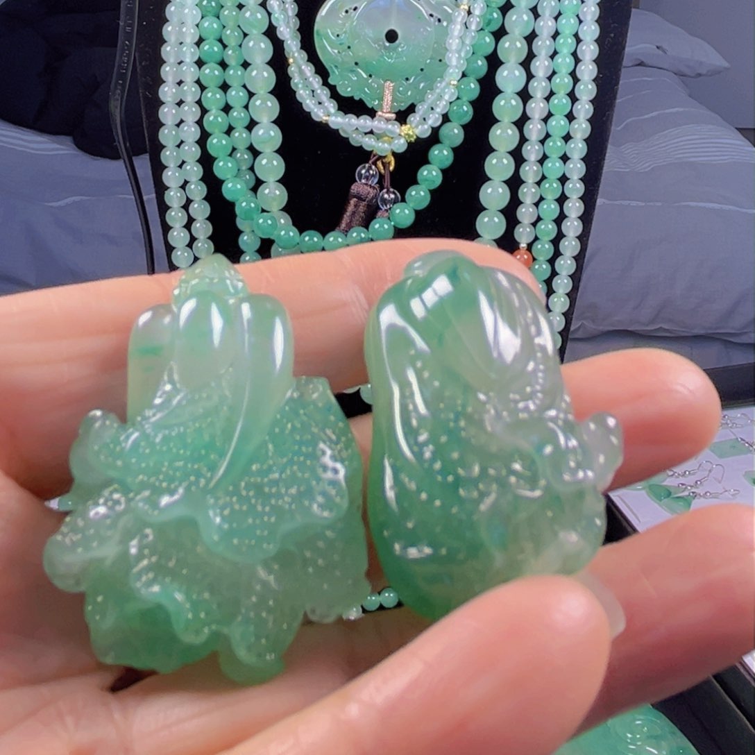 石英质玉吊坠(不含链)合金