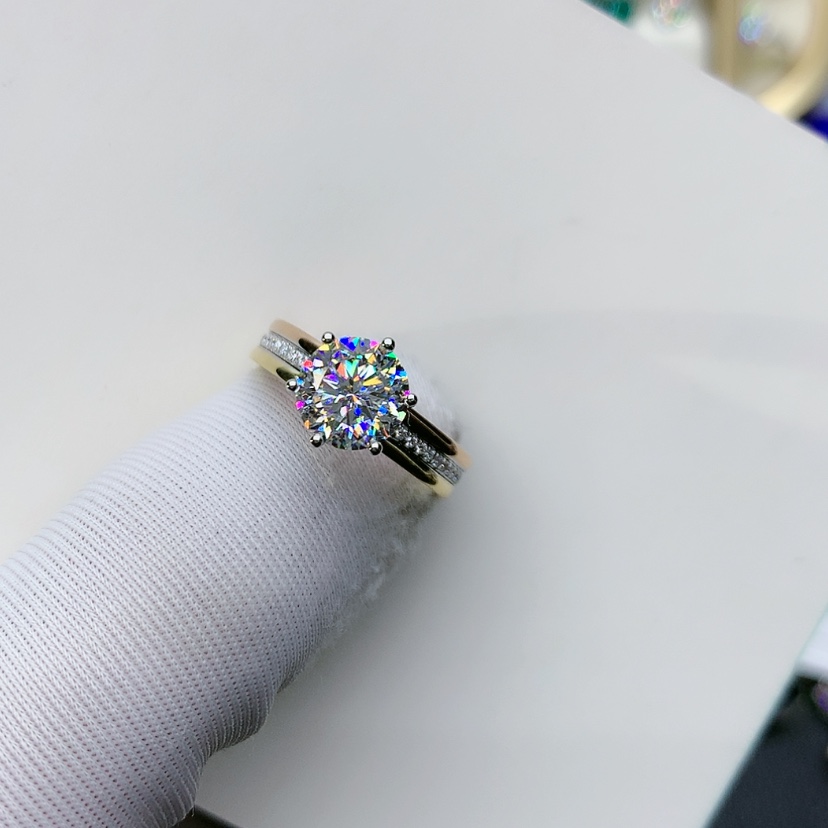 【闪购商品】合成碳硅石戒指/指环18K金镶嵌M****?