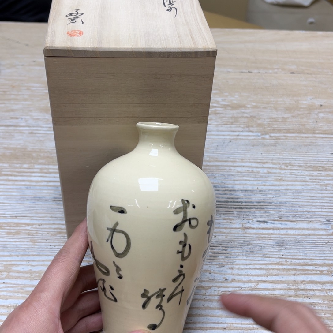 瓷片姑*密密麻麻地排列着一个