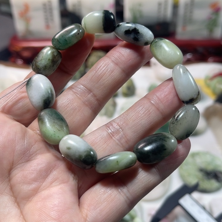 独山玉未镶嵌颈饰