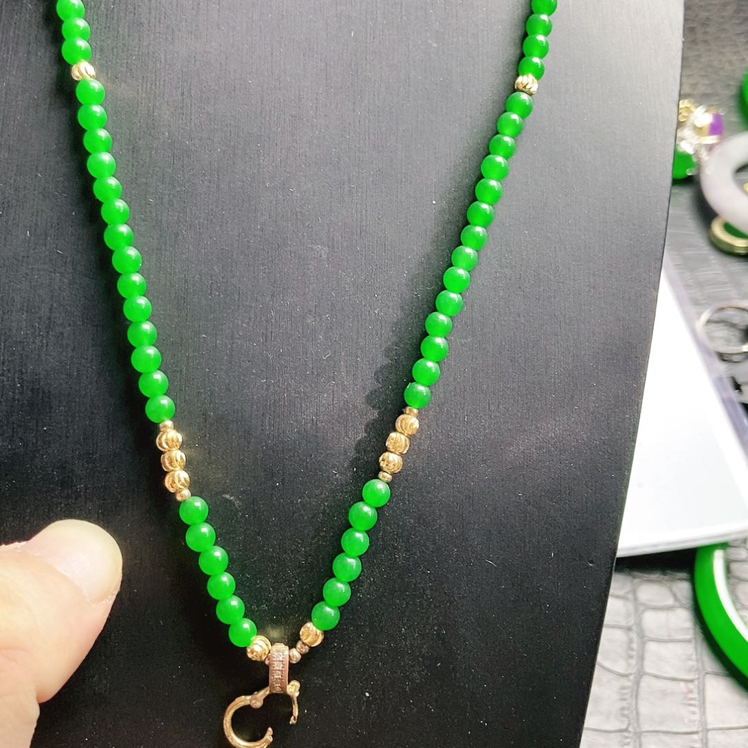 翡翠18K金镶嵌颈饰吊坠