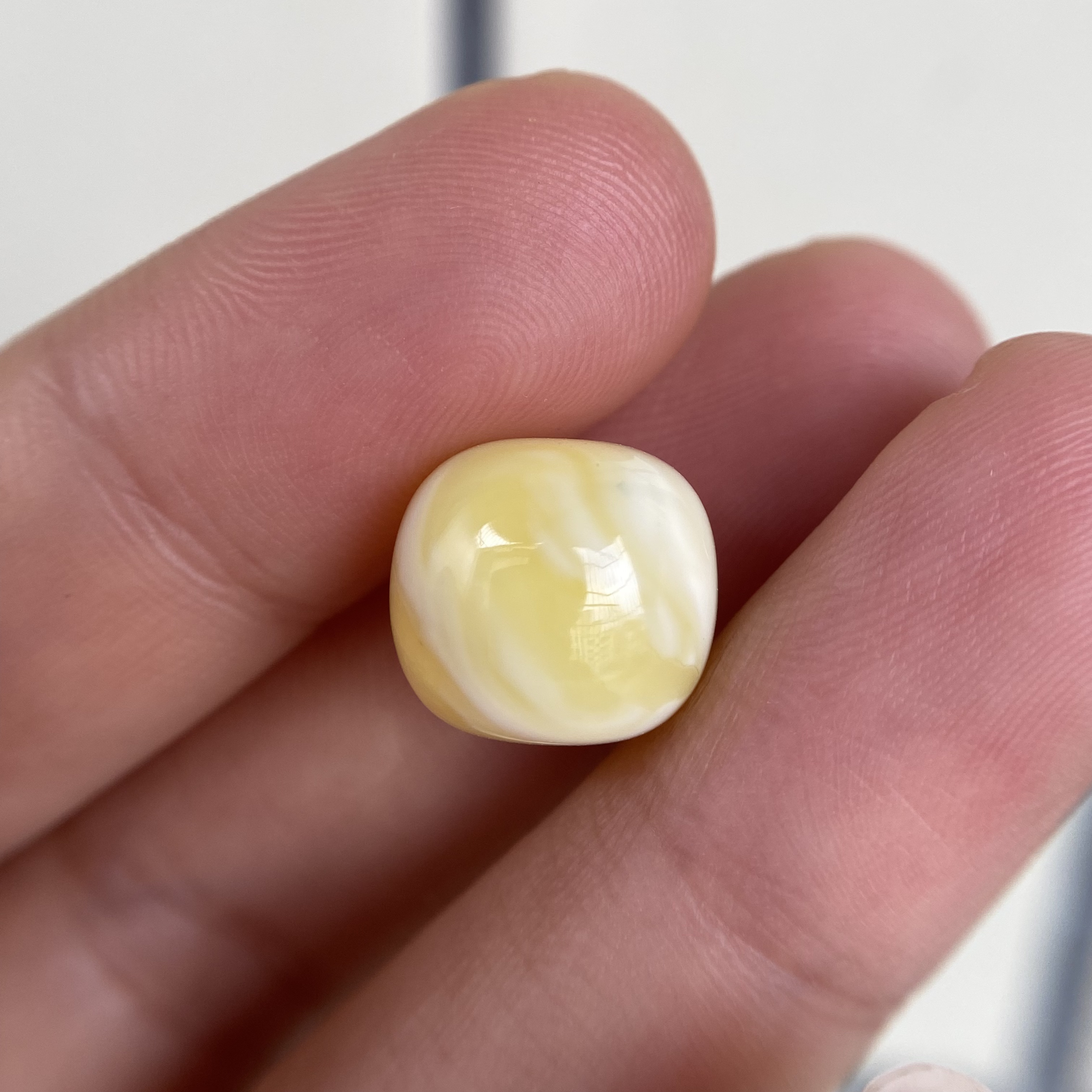 蜜蜡橘黄白老型配饰12.5×11.5mm，清货不退，有点植物包裹体小金沙