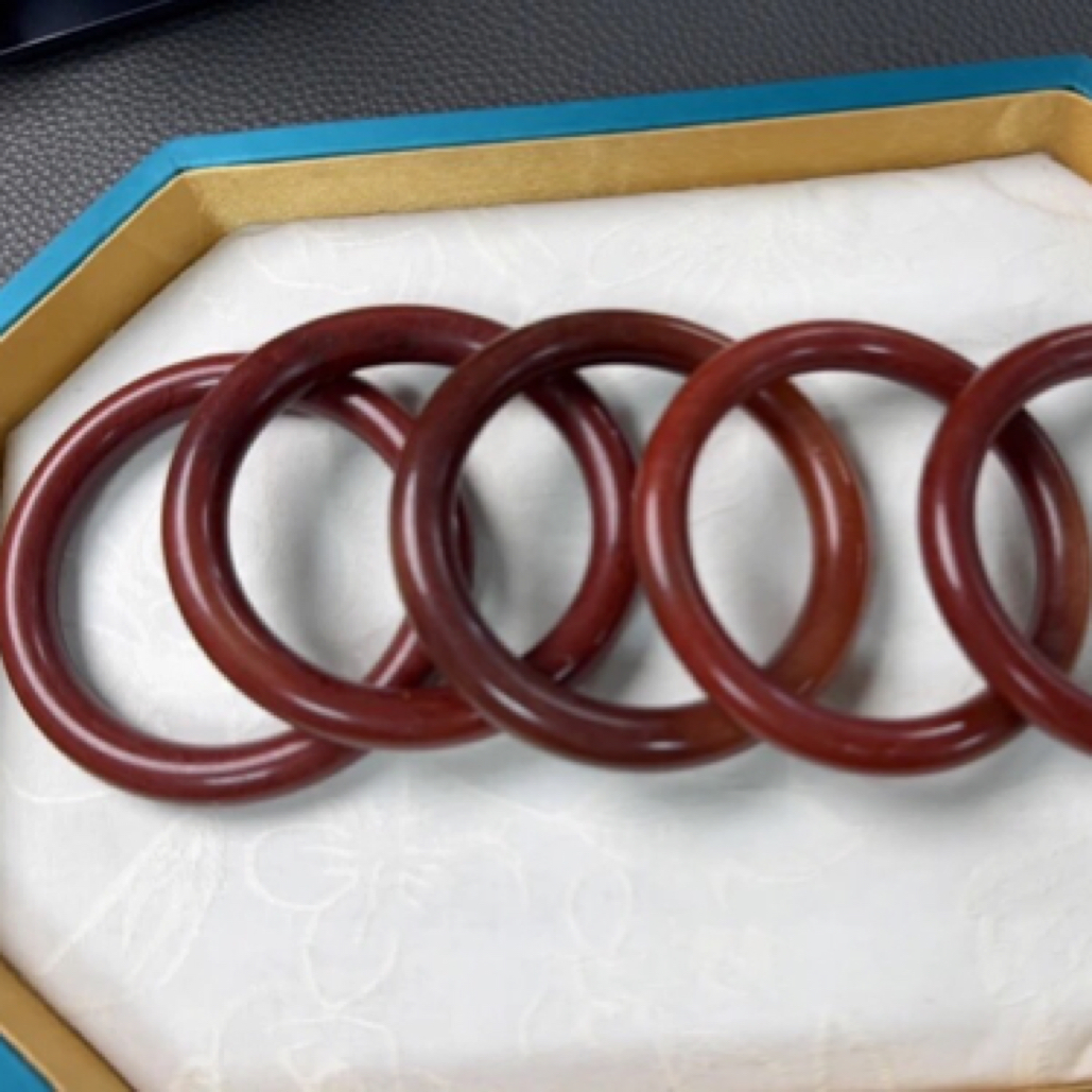 543密玉中国红圆条镯子（多样性发其一）