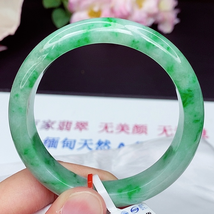 翡翠手镯未镶嵌56圈口