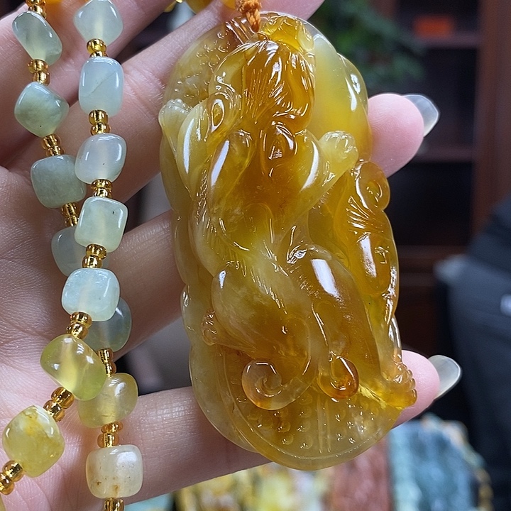 蛇纹石玉未镶嵌颈饰