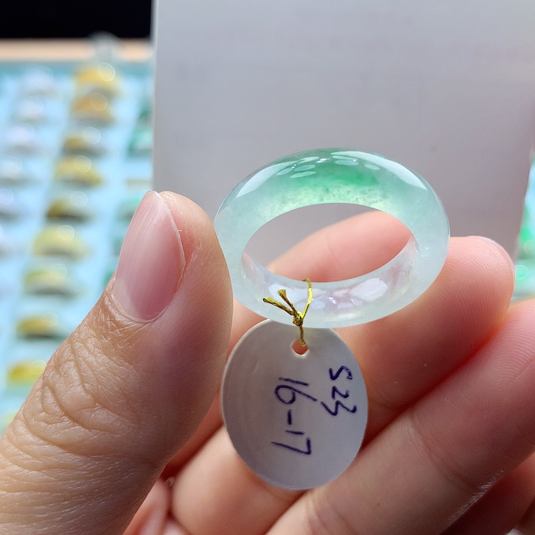 翡翠戒指未镶嵌1617圈 