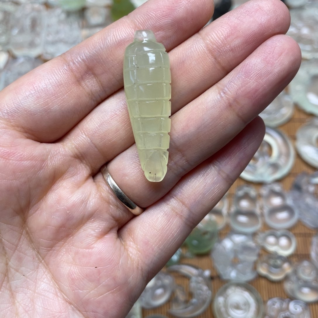 未镶嵌蛇纹石玉颈饰