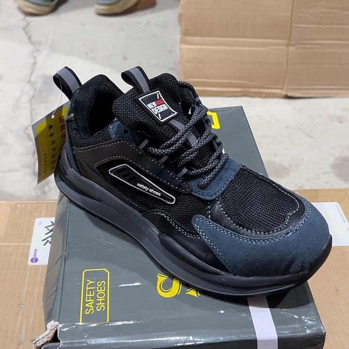 编码925号。40码防砸防刺劳保鞋。